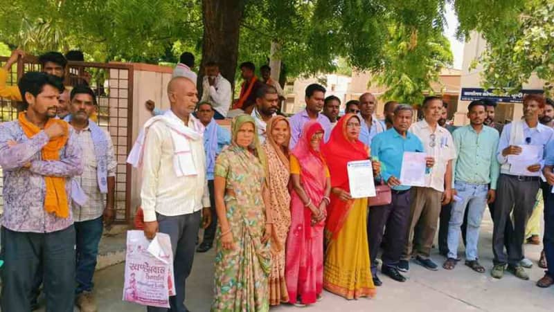 जेके लोन अस्पताल मामले में कोली समाज ने सौंपा ज्ञापन