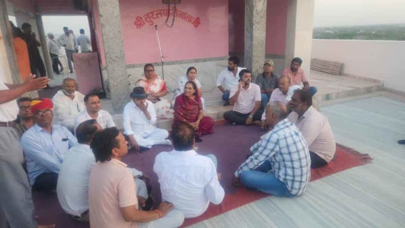तुरफरी माता मंदिर में संध्या चौपाल, विकास और सुरक्षा मांग