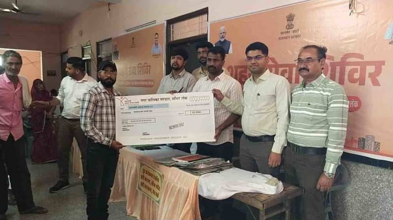 शहरी सेवा शिविर में उमड़ी भीड़, 14 पट्टों का वितरण