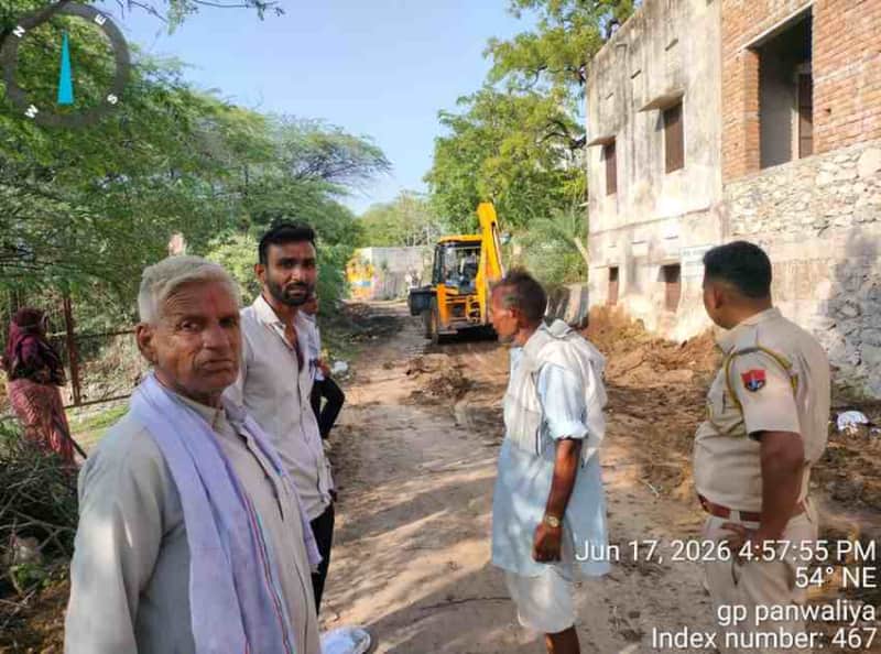 पंवालिया में प्रशासन ने अतिक्रमण हटाकर रास्ता कराया सुचारू
