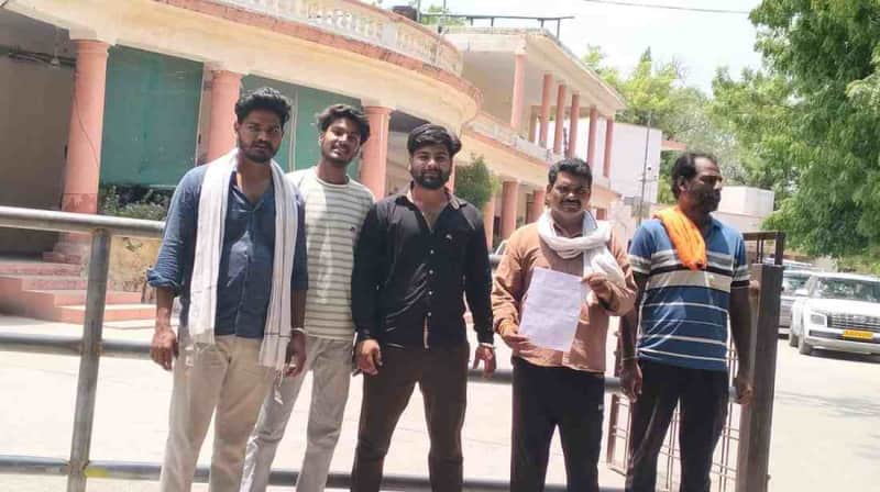 कचरा गाड़ी चालकों ने बकाया वेतन भुगतान की मांग उठाई