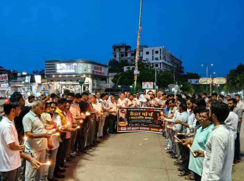 भरत भूषण तिवारी एनकाउंटर विरोध में कैंडल मार्च, निष्पक्ष जांच की मांग