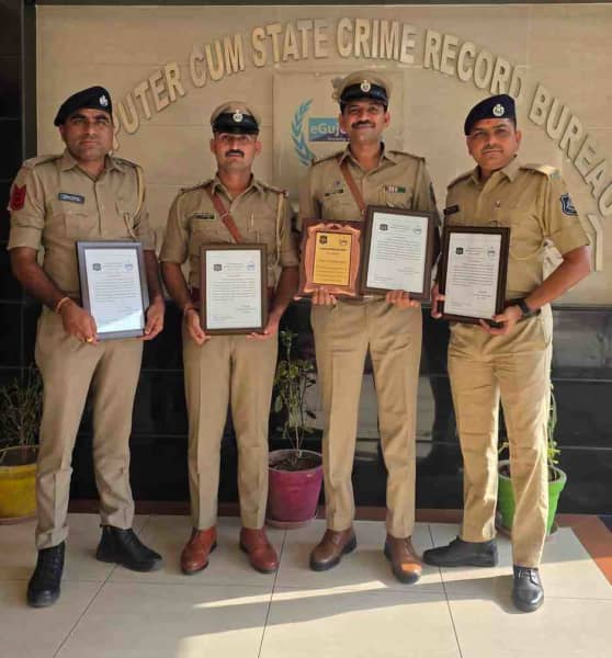 बनासकांठा पुलिस टीम को उत्कृष्ट जांच पर डीजीपी सम्मान