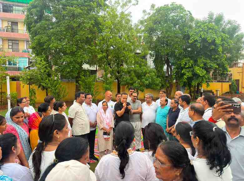 झोटवाड़ा जागृति संस्थान में अंतरराष्ट्रीय योग दिवस और फादर्स डे कार्यक्रम आयोजित