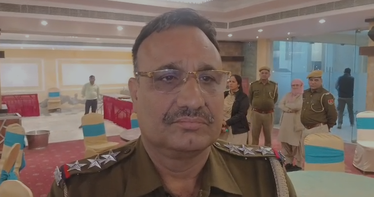 कांस्टेबल की दूसरी शादी पर हंगामा: पहली पत्नी ने होटल में रोक दी रस्में