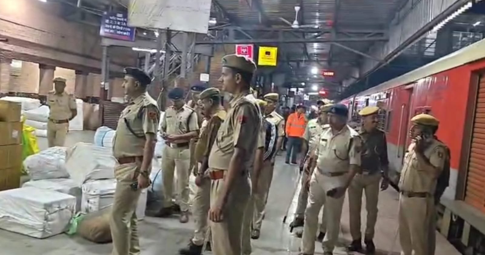 दिल्ली ब्लास्ट के बाद कोटा पुलिस अलर्ट मोड पर, रेलवे स्टेशन पर देर रात चला चेकिंग अभियान
