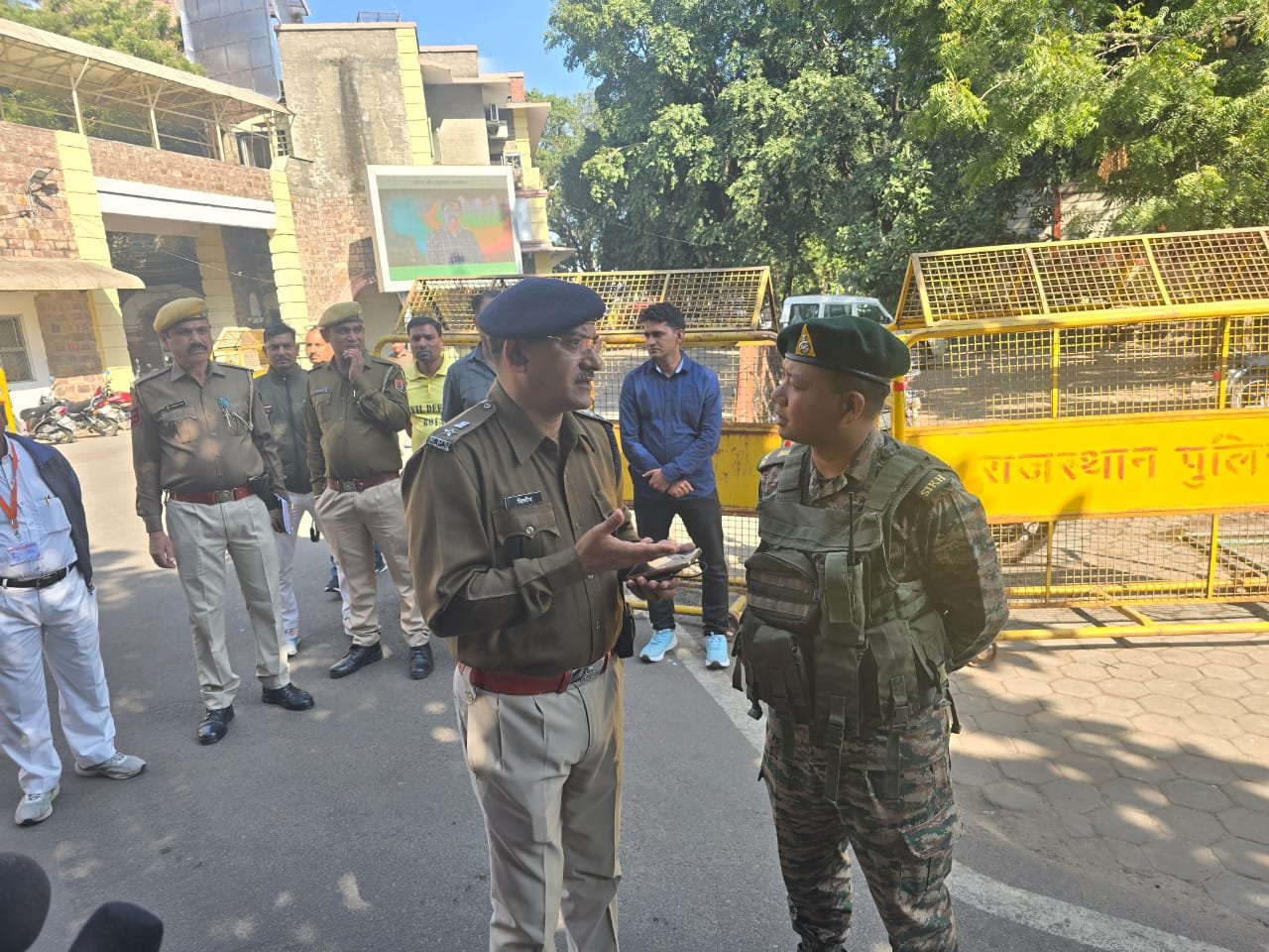 कोटा कलेक्टर कार्यालय बम धमकी 2025 : मेल पर धमकी से हड़कंप, पुलिस-डॉग स्क्वायड ने घेरा पूरा परिसर