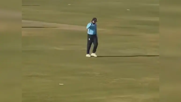 Rohit Sharma Video: 7 साल बाद धमाकेदार वापसी, फैन का स्कूल बैग और दिल जीत लेने वाली प्रतिक्रिया | वायरल मोमेंट