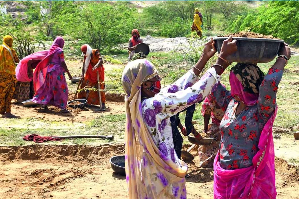 मनरेगा अब कहलाएगी पूज्य बापू ग्रामीण रोजगार योजना, काम के दिन बढ़कर होंगे 125