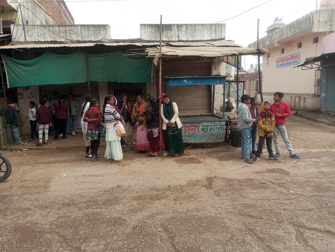 Bus Stand Waiting Room: यात्री प्रतिक्षालय के अभाव में लोग परेशान, महिलाओं को सबसे ज्यादा दिक्कत