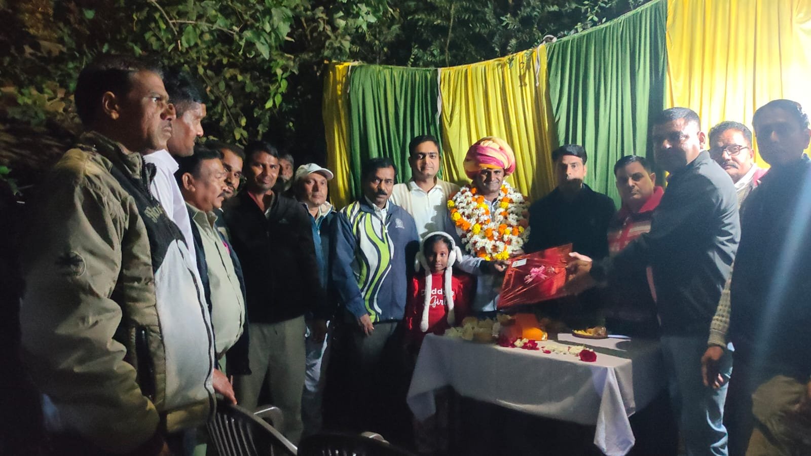 मावली रेलवे यूनियन विदाई समारोह: जय अम्बे मंदिर परिसर में स्थानांतरित कर्मचारी को दी गई भावभीनी विदाई