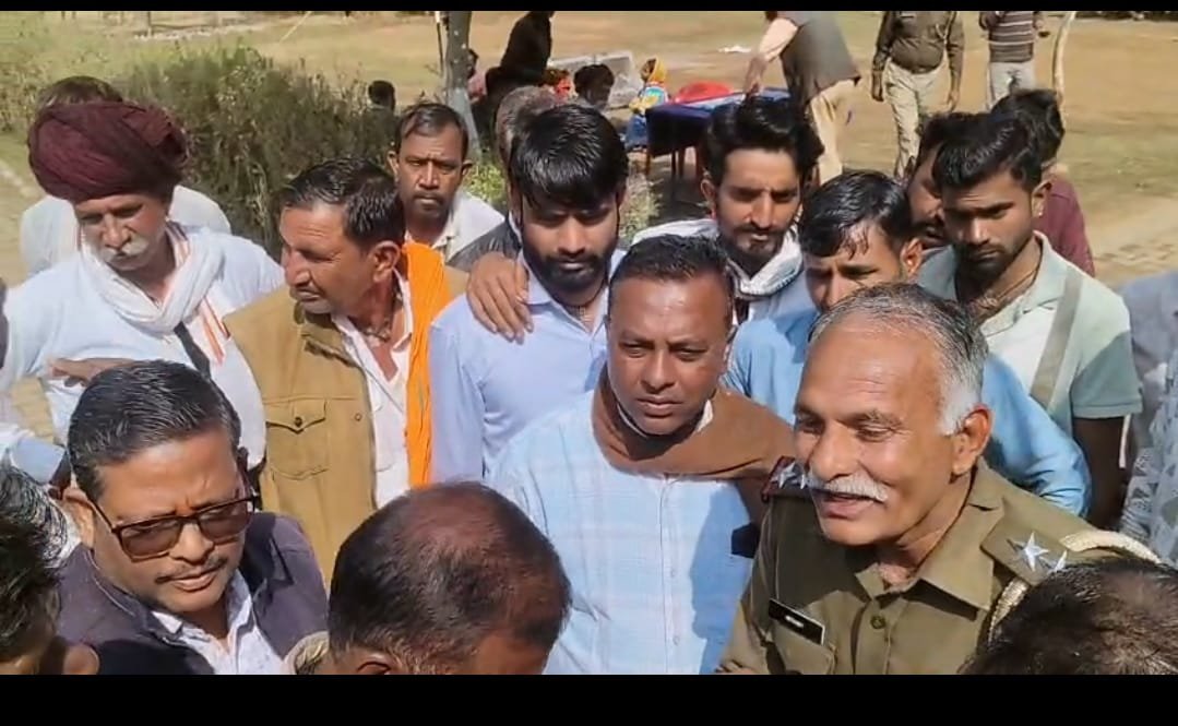 डिकोनिया भैंस चोरी मामला: भंवरगढ़ पुलिस पर ग्रामीणों का अनिश्चितकालीन धरना प्रदर्शन, 19 भैंसों की चोरी का खुलासा अभी तक नहीं