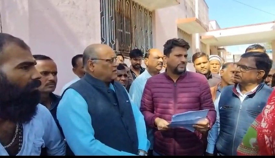 मकराना गौचर भूमि अतिक्रमण मामला: ग्रामीणों ने उपखंड अधिकारी को ज्ञापन सौंपा, आरोपी पर कानूनी कार्रवाई की मांग