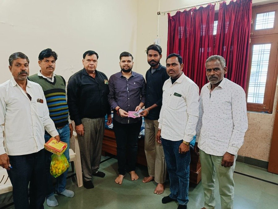 वीर तेजाजी चबूतरा निर्माण: पाडलिया गांव में नवयुवक मंडल द्वारा सहयोग राशि देकर आयोजन को सफल बनाया