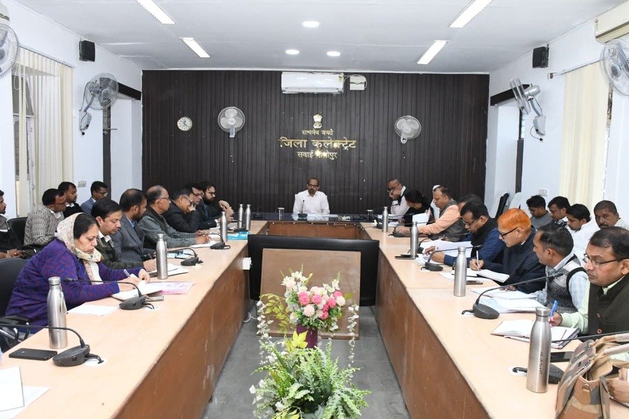 सवाई माधोपुर साप्ताहिक समीक्षा बैठक 2026: जिला अधिकारियों को विकास कार्यों और जनसुनवाई में सख्त निर्देश